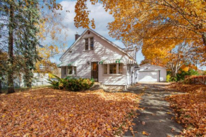 Cabin in Orillia with 3BR - Nearby Trails Skiing and More